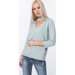 Bluzka z chokerem oliwkowa 16350. Zielone bluzki damskie Fasardi, xl, bez wzorów, bez kołnierzyka, bez rękawów. Za 44,00 zł.
