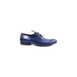 Niebieskie/granatowe lakierki - imitacja skóry węża T71. Niebieskie buty wizytowe męskie Modini Moda Męska, ze skóry, bez zapięcia. Za 297,00 zł.