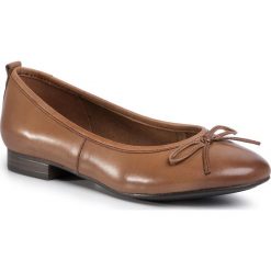 Baleriny TAMARIS - 1-22114-24 Cognac 305. Pomarańczowe baleriny damskie Tamaris, bez wzorów, ze skóry ekologicznej, klasyczne, bez obcasa. W wyprzedaży za 159,00 zł.