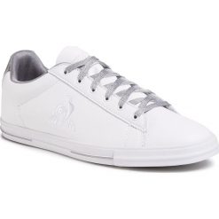 Tenisówki LE COQ SPORTIF - Agate 2010237 Optical White/Old Silver. Białe półbuty damskie le coq sportif, na co dzień, bez wzorów, ze skóry, bez obcasa, bez zapięcia. Za 299,00 zł.