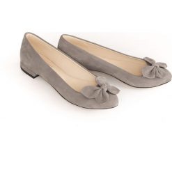 Nubukowe balerinki z ozdobną kokardą - skóra naturalna - model 048 - kolor grafitowy. Szare baleriny damskie Zapato, bez wzorów, ze skóry, bez obcasa. Za 299,00 zł.