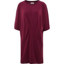 By Malene Birger Sukienka z dżerseju deep ruby. Czerwone sukienki damskie marki By Malene Birger, l, bez wzorów, z elastanu, bez kołnierzyka, bez rękawów. Za 739,00 zł.
