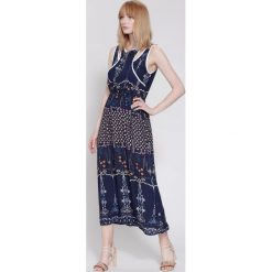 Granatowa Sukienka Linear Elements. Niebieskie sukienki damskie other, na lato, xl, bez wzorów, z tkaniny, bez kołnierzyka, bez rękawów, maxi. Za 44,99 zł.