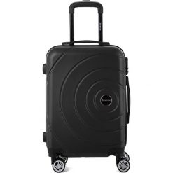 Walizka w kolorze czarnym - 44 l. Czarne walizki Murano, Berenice, bez wzorów, z materiału. W wyprzedaży za 219,95 zł.