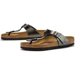 Birkenstock Gizeh Soft Footbed 1003676. Klapki damskie Birkenstock, w paski, ze skóry, bez obcasa. W wyprzedaży za 279,99 zł.