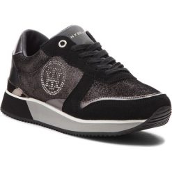 Sneakersy TOMMY HILFIGER - Stud City Snea FW0FW03229 Black 990. Czarne półbuty damskie TOMMY HILFIGER, z zamszu. Za 399,00 zł.