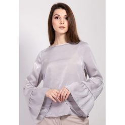 Bluzka w kolorze szarym. Szare bluzki damskie Bessa, Moonlight, w koronkowe wzory, z koronki, z okrągłym kołnierzem, z długim rękawem. W wyprzedaży za 127,95 zł.