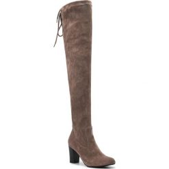 Muszkieterki CAPRICE - 9-25504-23 Taupe Stretch 355. Pomarańczowe kozaki damskie Caprice, z tworzywa sztucznego, bez obcasa, na obcasie, bez zapięcia. W wyprzedaży za 219,00 zł.