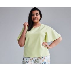 Bluzka NELA w kolorze limonki duże rozmiary OVERSIZE PLUS SIZE WIOSNA. Żółte bluzki damskie Moda Size Plus Iwanek, s, bez wzorów, eleganckie, z klasycznym kołnierzykiem, plus size, bez rękawów. Za 89,00 zł.