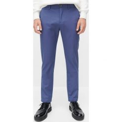 Spodnie chino slim -. Spodnie męskie Reserved, bez wzorów. Za 149,99 zł.