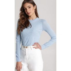 Jasnoniebieski Sweter Themiphaia. Niebieskie swetry damskie Renee, s, bez wzorów, casualowe, bez rękawów, bez kaptura. Za 99,99 zł.