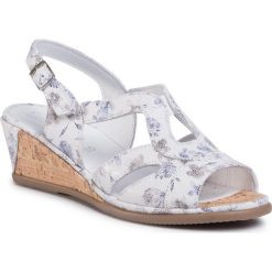 Sandały COMFORTABEL - 711034 Lily 0. Białe klapki damskie Comfortabel, bez wzorów, ze skóry, bez obcasa, na obcasie. Za 269,00 zł.