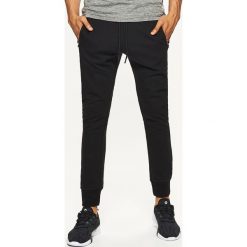 Dresowe joggery BASIC - Czarny. Czarne spodnie dresowe męskie marki Cropp, s, z dresówki. Za 89,99 zł.