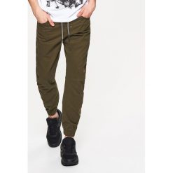 Joggery mÄ™skie: MateriaÅ‚owe joggery – Zielony