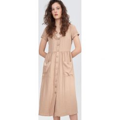 Sukienka midi z efektem gniecenia - Beżowy. Brązowe sukienki damskie Sinsay, s, bez wzorów, bez kołnierzyka, bez rękawów, midi. Za 79,99 zł.