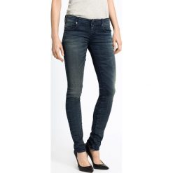 Diesel - Jeansy Grupee-Ne Sweat. Niebieskie jeansy damskie Diesel, z obniżonym stanem. W wyprzedaży za 449,90 zł.