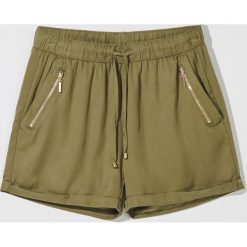 Szorty basic z lyocellu - Khaki. Brązowe szorty damskie Mohito, bez wzorów, z lyocellu. Za 69,99 zł.