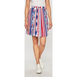 Calvin Klein Jeans - Spódnica. Spódniczki damskie Calvin Klein Jeans, na co dzień, bez wzorów, z poliesteru, casualowe, z podwyższonym stanem, mini, rozkloszowane. W wyprzedaży za 269,90 zł.
