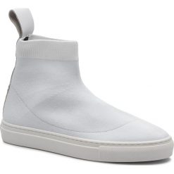 Sneakersy PATRIZIA PEPE - 2V8845/A5B2-W146 Bianco. Białe półbuty damskie Patrizia Pepe, na co dzień, bez wzorów, ze skóry, bez obcasa, na płaskiej podeszwie, bez zapięcia. Za 989,00 zł.