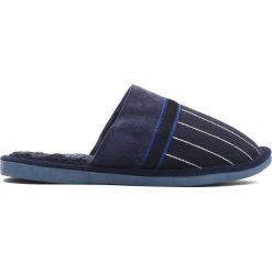Granatowe Kapcie Restful Time. Niebieskie kapcie męskie Born2be, z materiału. Za 39,99 zł.