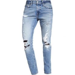 Abercrombie & Fitch Jeansy Slim Fit light destroyed. Niebieskie jeansy męskie relaxed fit marki Abercrombie & Fitch. W wyprzedaży za 327,20 zł.