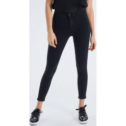 Jeansy skinny - Czarny. Czarne rurki damskie Cropp. Za 59,99 zł.