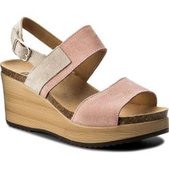Sandały SCHOLL - Elara F27057 1248 Pale Pink. Różowe klapki damskie Scholl, bez wzorów, z zamszu, bez obcasa, na obcasie. W wyprzedaży za 279,00 zł.