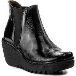 Botki FLY LONDON - Yoss P500431049 Black. Czarne buty zimowe damskie Fly London, z lakierowanej skóry. W wyprzedaży za 289,00 zł.