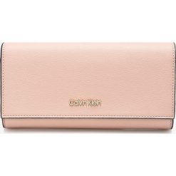 Calvin Klein - Portfel. Różowe portfele damskie Calvin Klein, z materiału. W wyprzedaży za 259,90 zł.