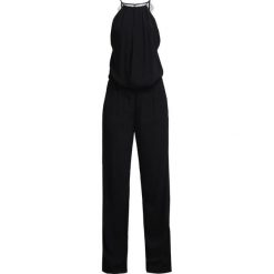 Samsøe & Samsøe WILLOW Kombinezon black. Czarne kombinezony damskie marki Samsøe & Samsøe, xs, bez wzorów, z wiskozy, bez kołnierzyka, bez rękawów. Za 579,00 zł.