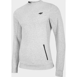 Bluza męska BLM001 - chłodny jasny szary melanż. Szare bluzy męskie 4f, m, bez wzorów, z dzianiny, bez kołnierzyka, bez rękawów, bez kaptura. W wyprzedaży za 99,99 zł.