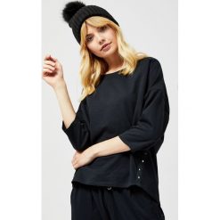 Czapka z pomponem. Czarne czapki damskie Moodo, bez wzorów, z dzianiny. Za 29,99 zł.