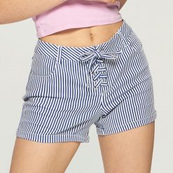 Szorty z wiązaniem - Wielobarwn. Szorty damskie Sinsay, xs, bez wzorów. W wyprzedaży za 39,99 zł.