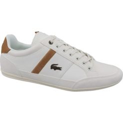 Lacoste Chaymon 119 5 737CMA00082R2 43 Białe. Białe buty sportowe męskie Lacoste, ze skóry, bez zapięcia. W wyprzedaży za 449,99 zł.