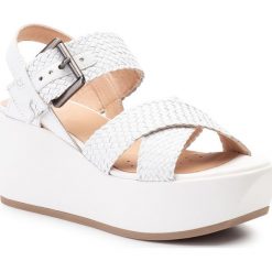Sandały GEOX - D Zerfie E D92CEE 0819D C1000 White. Białe klapki damskie Geox, bez wzorów, ze skóry ekologicznej, bez obcasa, na obcasie. W wyprzedaży za 259,00 zł.