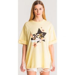 Żółta bluzka Elisabetta Franchi z nadrukiem. Żółte bluzki damskie Elisabetta Franchi, z nadrukiem, z bawełny, z okrągłym kołnierzem, bez rękawów. Za 299,60 zł.