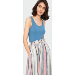 Klasyczny top. Bluzki damskie Greenpoint, bez wzorów, z elastanu, klasyczne, z klasycznym kołnierzykiem, bez rękawów. Za 19,99 zł.