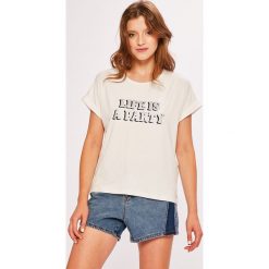 Vero Moda - Top. Białe bluzki damskie marki Vero Moda, s, z nadrukiem, z elastanu, casualowe, z okrągłym kołnierzem, z krótkim rękawem. W wyprzedaży za 29,90 zł.