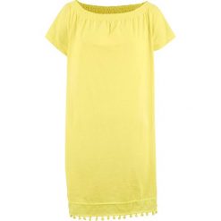 Sukienka shirtowa z dekoltem "carmen" bonprix jasna limonka. Żółte sukienki damskie bonprix, bez wzorów, bez kołnierzyka, bez rękawów. Za 44,99 zł.