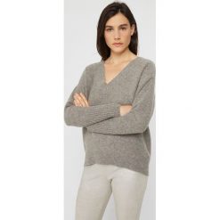 Sweter w kolorze szarym. Szare swetry damskie Rodier, s, bez wzorów, z wełny, klasyczne, bez rękawów, bez kaptura. W wyprzedaży za 242,95 zł.