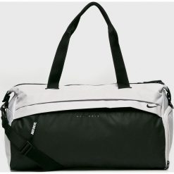 Nike - Torba. Niebieskie torebki sportowe damskie marki Nike, w paski, z poliesteru, sportowe, na ramię. W wyprzedaży za 149,90 zł.