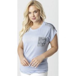 Jasnoniebieska Bluzka Aegania. Niebieskie bluzki damskie Born2be, xl, bez wzorów, bez kołnierzyka, bez rękawów. W wyprzedaży za 49,99 zł.