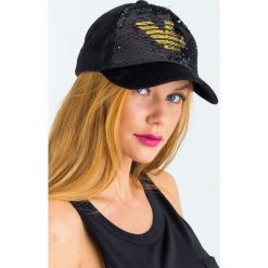 CZAPKA Z DASZKIEM emporio armani. Czarne czapki damskie z materiału. Za 329,00 zł.