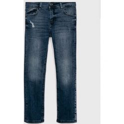 Guess Jeans - Jeansy 118-175 cm. Niebieskie spodnie chłopięce Guess Jeans, z aplikacjami, z elastanu. W wyprzedaży za 139,90 zł.
