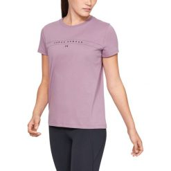 Under Armour Koszulka Fioletowy. Fioletowe koszulki damskie Under Armour, l, z nadrukiem, z bawełny, bez kołnierzyka, z krótkim rękawem. Za 119,95 zł.