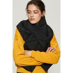 Pikowany szalik - Czarny. Czarne szaliki damskie marki Sinsay. Za 29,99 zł.
