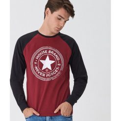 Koszulka longsleeve z nadrukiem - Bordowy. Czerwone koszulki męskie House, s, z nadrukiem, bez kołnierzyka, bez rękawów. Za 49,99 zł.