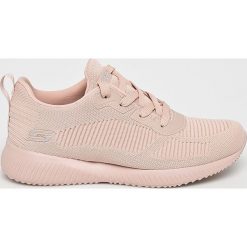 Skechers - Buty. Różowe buty sportowe damskie Skechers, z materiału. W wyprzedaży za 179,90 zł.