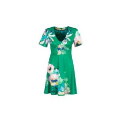 Sukienki krótkie Smash DIANA. Zielone sukienki damskie marki Smash, s, bez wzorów, bez kołnierzyka, z krótkim rękawem, krótkie, mini. Za 239,00 zł.