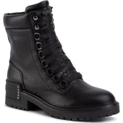 Trapery SUPERTRASH - Bibi High Ext W 1941 006802 Black 0999. Czarne trapery damskie SuperTrash, ze skóry ekologicznej, bez obcasa, bez zapięcia. W wyprzedaży za 449,00 zł.